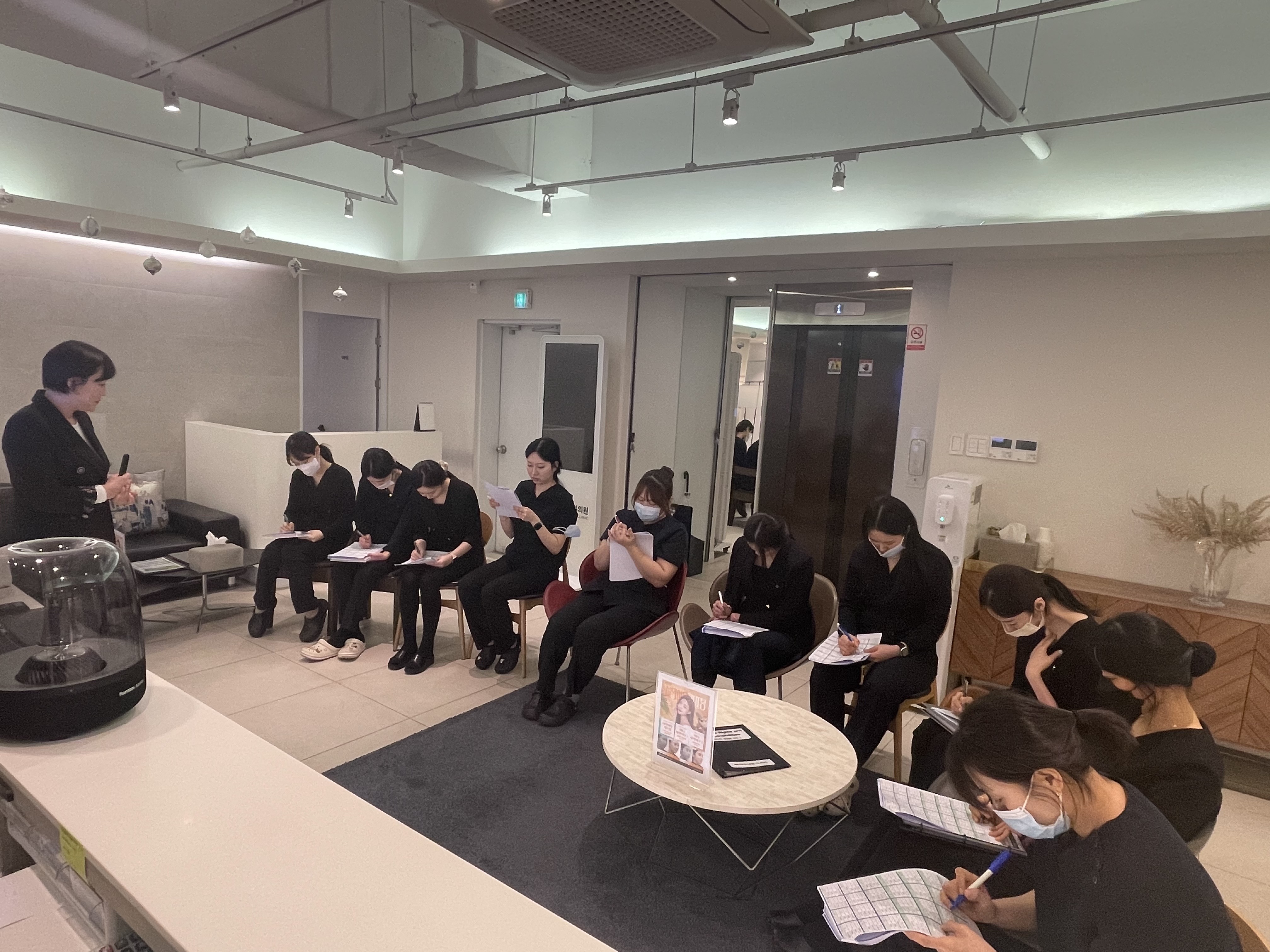 부산점 고객서비스(CS) 교육 - 고객응대 역량 강화와 친절 교육
